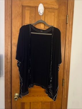 Black Open Front casual 
Kimono with Contrast Stitching
